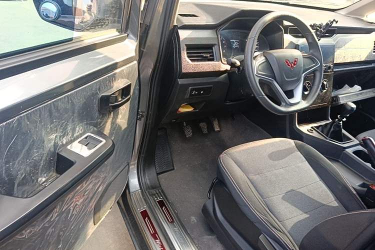 Used Wuling Zhengcheng 2022 2.0L Manual Entrepreneurial Version Driver Seat