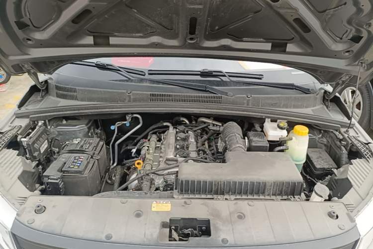 Used Wuling Zhengcheng 2022 2.0L Manual Entrepreneurial Version Engine Bay