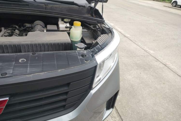 Used Wuling Zhengcheng 2022 2.0L Manual Entrepreneurial Version Engine Bay Left