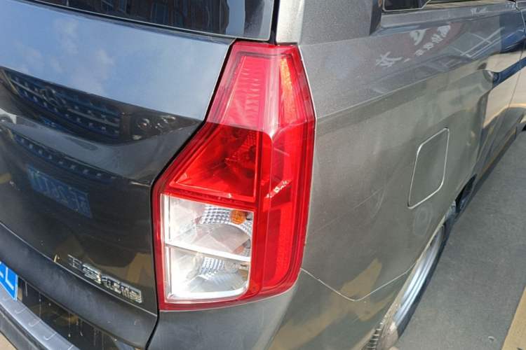 Used Wuling Zhengcheng 2022 2.0L Manual Entrepreneurial Version Exterior 3