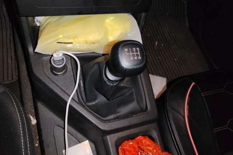 Used Wuling Zhengcheng 2022 2.0L Manual Entrepreneurial Version Gear Lever