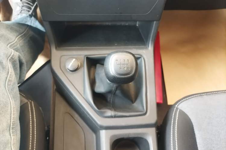Used Wuling Zhengcheng 2022 2.0L Manual Entrepreneurial Version Gear Lever