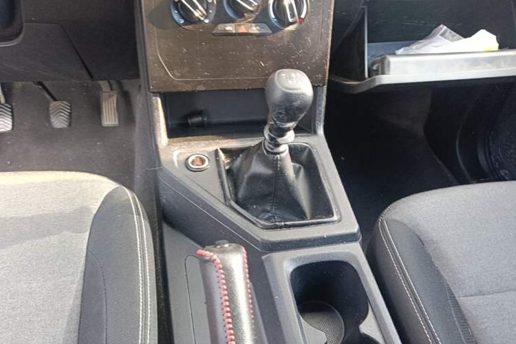 Used Wuling Zhengcheng 2022 2.0L Manual Entrepreneurial Version Gear Lever