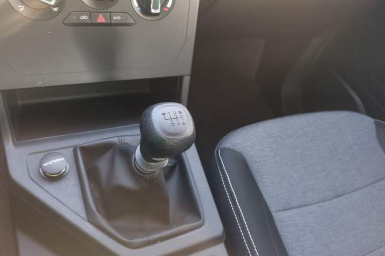 Used Wuling Zhengcheng 2022 2.0L Manual Entrepreneurial Version Gear Lever