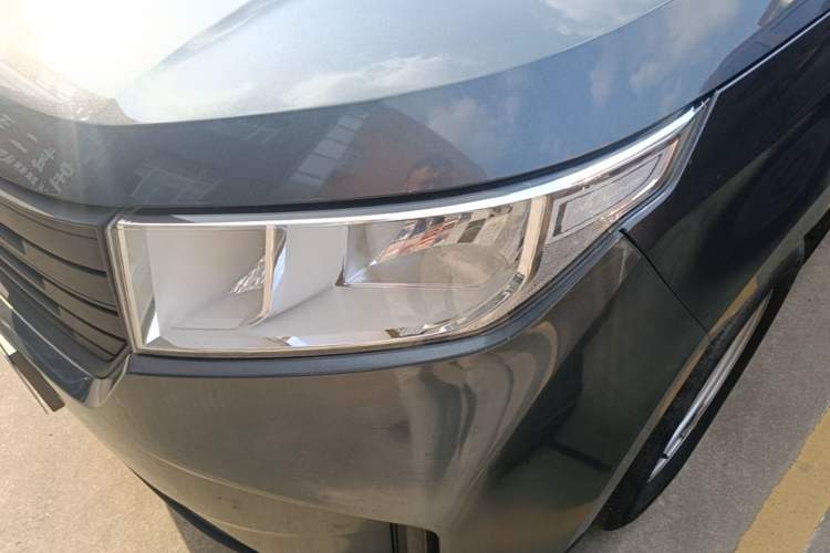 Used Wuling Zhengcheng 2022 2.0L Manual Entrepreneurial Version Left Front Headlight