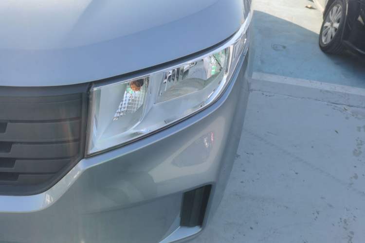 Used Wuling Zhengcheng 2022 2.0L Manual Entrepreneurial Version Left Front Headlight