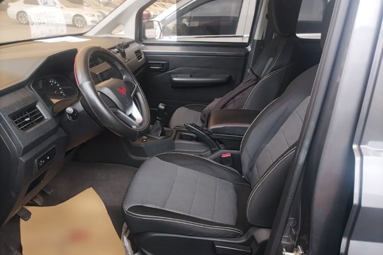 Used Wuling Zhengcheng 2022 2.0L Manual Entrepreneurial Version Left Front Seat