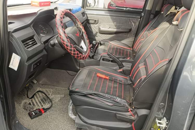 Used Wuling Zhengcheng 2022 2.0L Manual Entrepreneurial Version Left Front Seat