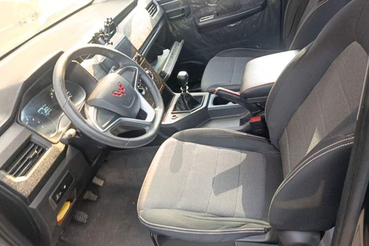Used Wuling Zhengcheng 2022 2.0L Manual Entrepreneurial Version Left Front Seat