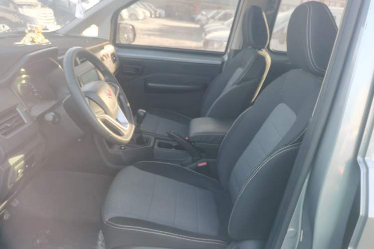 Used Wuling Zhengcheng 2022 2.0L Manual Entrepreneurial Version Left Front Seat