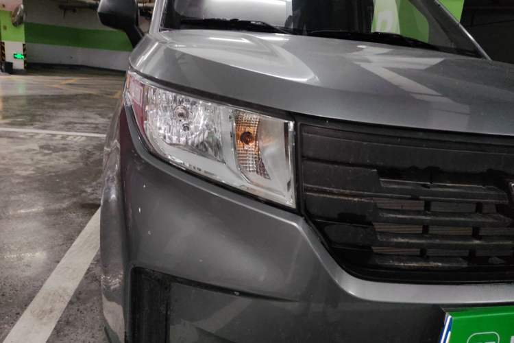 Used Wuling Zhengcheng 2022 2.0L Manual Entrepreneurial Version Right Front Headlight