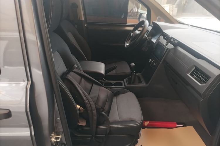 Used Wuling Zhengcheng 2022 2.0L Manual Entrepreneurial Version Right Front Seat