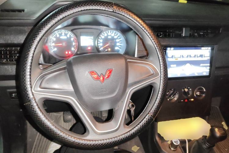 Used Wuling Zhengcheng 2022 2.0L Manual Entrepreneurial Version Steering Wheel