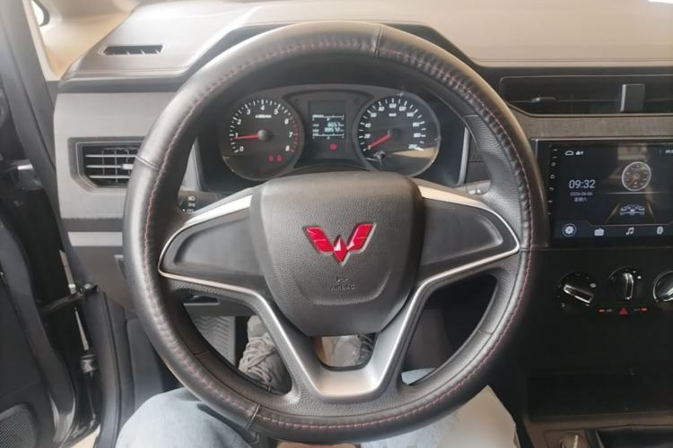 Used Wuling Zhengcheng 2022 2.0L Manual Entrepreneurial Version Steering Wheel