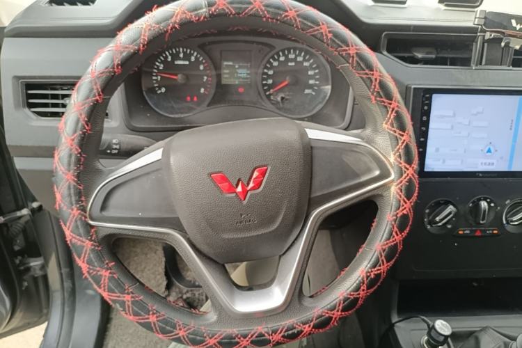 Used Wuling Zhengcheng 2022 2.0L Manual Entrepreneurial Version Steering Wheel