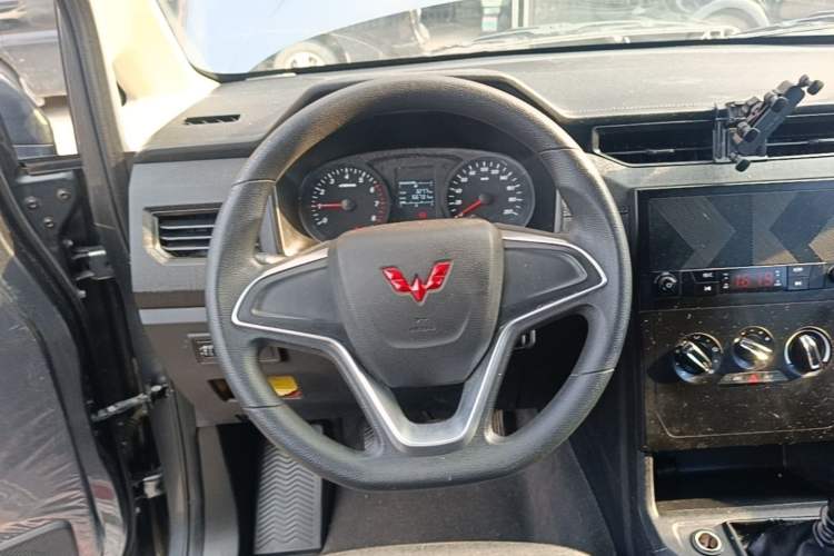 Used Wuling Zhengcheng 2022 2.0L Manual Entrepreneurial Version Steering Wheel