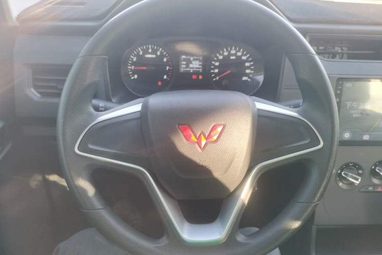 Used Wuling Zhengcheng 2022 2.0L Manual Entrepreneurial Version Steering Wheel