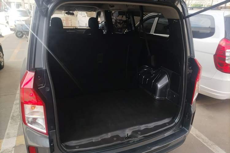 Used Wuling Zhengcheng 2022 2.0L Manual Entrepreneurial Version Trunk
