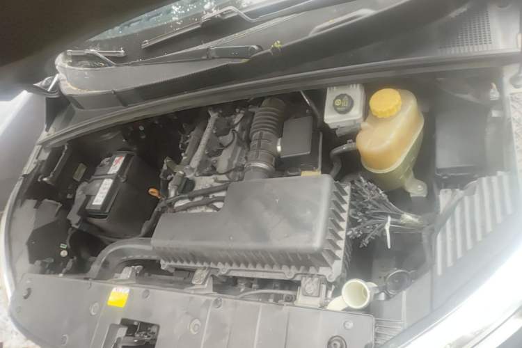 Used Wuling Zhengcheng 2022 2.0L Manual Entrepreneurial Version Engine Bay