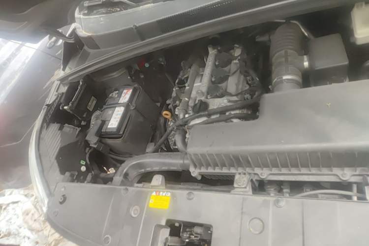 Used Wuling Zhengcheng 2022 2.0L Manual Entrepreneurial Version Engine Bay Right