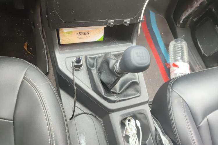 Used Wuling Zhengcheng 2022 2.0L Manual Entrepreneurial Version Gear Lever
