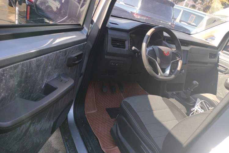 Used Wuling Zhengcheng 2022 2.0L Manual Entrepreneurial Version Interior 3
