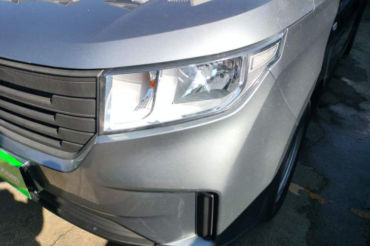 Used Wuling Zhengcheng 2022 2.0L Manual Entrepreneurial Version Left Front Headlight
