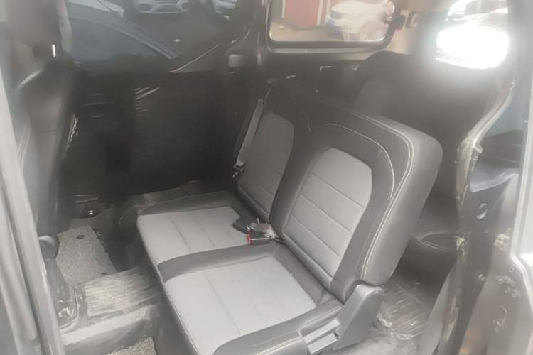 Used Wuling Zhengcheng 2022 2.0L Manual Entrepreneurial Version Left Rear Seat
