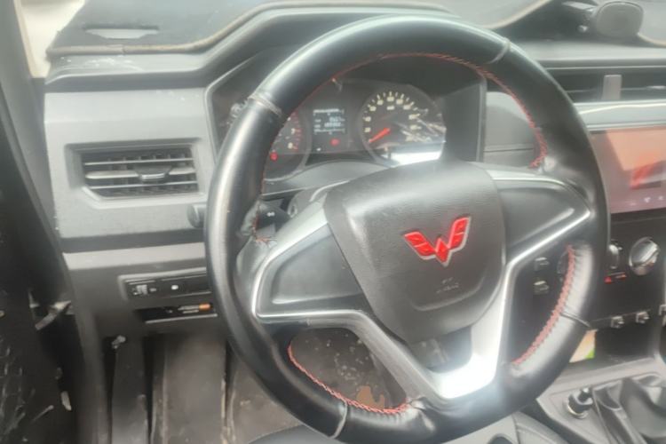Used Wuling Zhengcheng 2022 2.0L Manual Entrepreneurial Version Steering Wheel