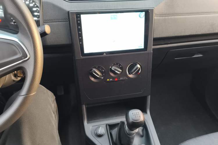 Used Wuling Zhengcheng 2022 2.0L Manual Entrepreneurial Version Audio And AC Panel