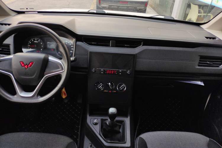 Used Wuling Zhengcheng 2022 2.0L Manual Entrepreneurial Version Audio And AC Panel