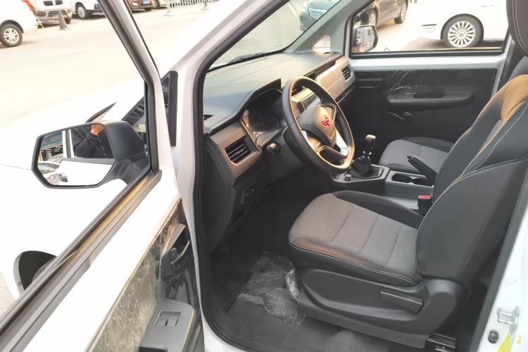 Used Wuling Zhengcheng 2022 2.0L Manual Entrepreneurial Version Driver Seat
