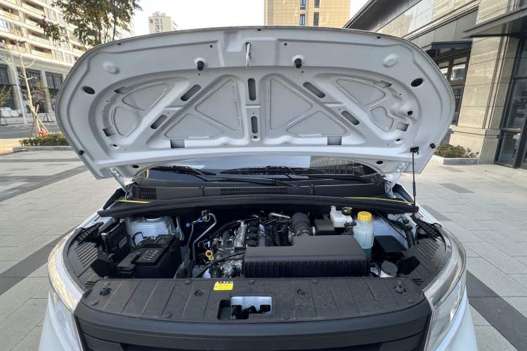 Used Wuling Zhengcheng 2022 2.0L Manual Entrepreneurial Version Engine Bay