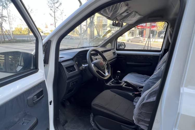 Used Wuling Zhengcheng 2022 2.0L Manual Entrepreneurial Version Interior 1