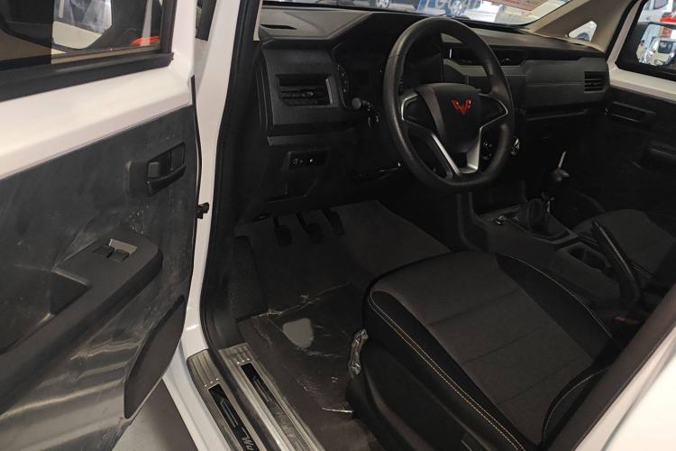 Used Wuling Zhengcheng 2022 2.0L Manual Entrepreneurial Version Interior 2