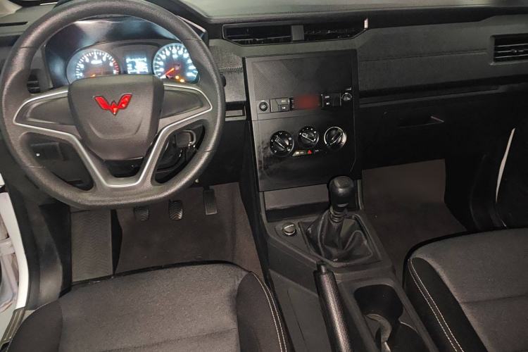 Used Wuling Zhengcheng 2022 2.0L Manual Entrepreneurial Version Interior 3