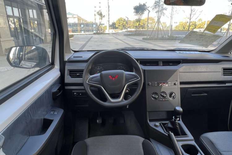 Used Wuling Zhengcheng 2022 2.0L Manual Entrepreneurial Version Interior 4
