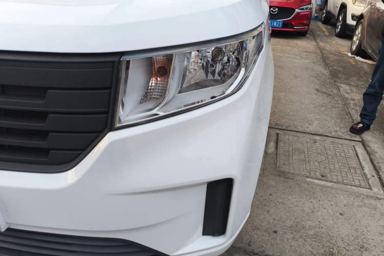 Used Wuling Zhengcheng 2022 2.0L Manual Entrepreneurial Version Left Front Headlight
