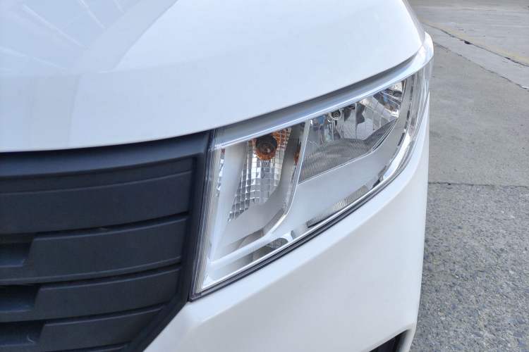 Used Wuling Zhengcheng 2022 2.0L Manual Entrepreneurial Version Left Front Headlight