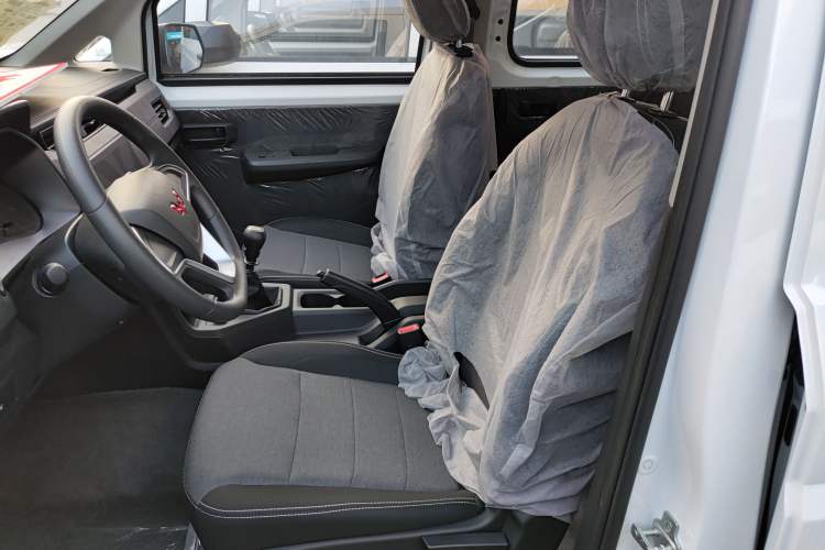 Used Wuling Zhengcheng 2022 2.0L Manual Entrepreneurial Version Left Front Seat