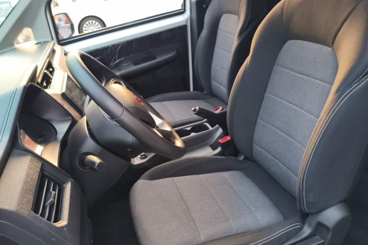 Used Wuling Zhengcheng 2022 2.0L Manual Entrepreneurial Version Left Front Seat