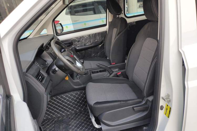 Used Wuling Zhengcheng 2022 2.0L Manual Entrepreneurial Version Left Front Seat