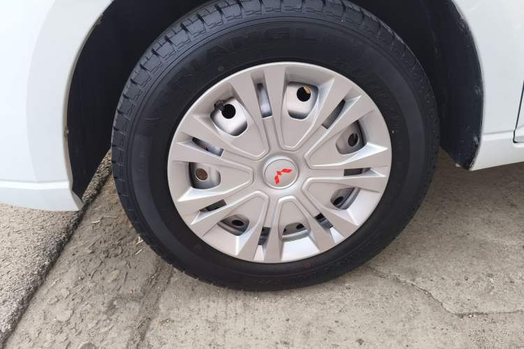 Used Wuling Zhengcheng 2022 2.0L Manual Entrepreneurial Version Left Front Wheel Hub