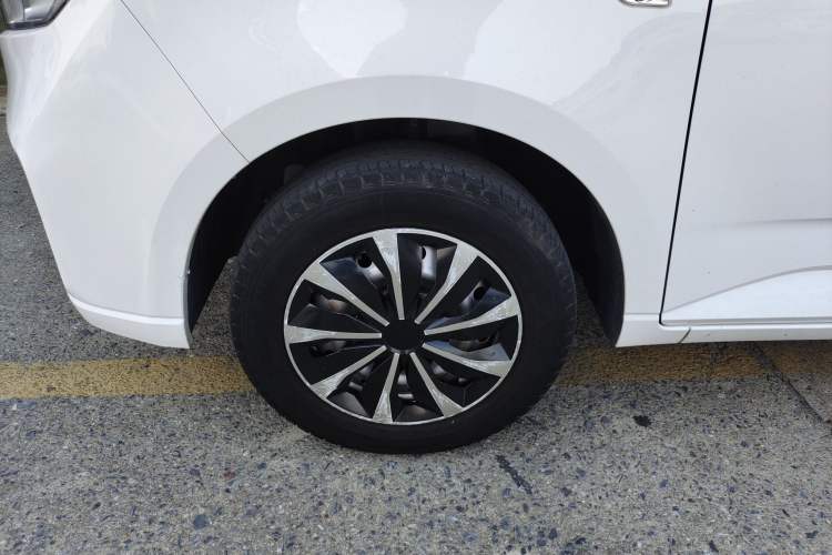 Used Wuling Zhengcheng 2022 2.0L Manual Entrepreneurial Version Left Front Wheel Hub