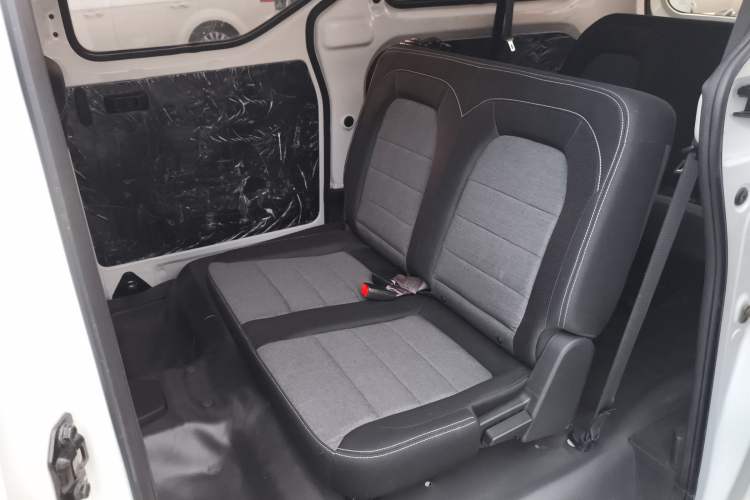 Used Wuling Zhengcheng 2022 2.0L Manual Entrepreneurial Version Left Rear Seat
