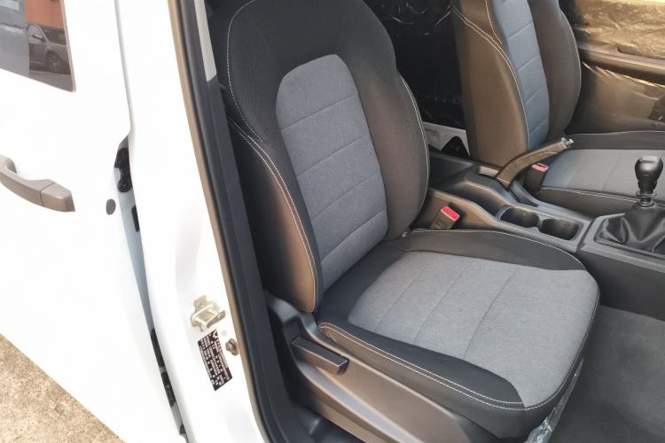 Used Wuling Zhengcheng 2022 2.0L Manual Entrepreneurial Version Right Front Seat