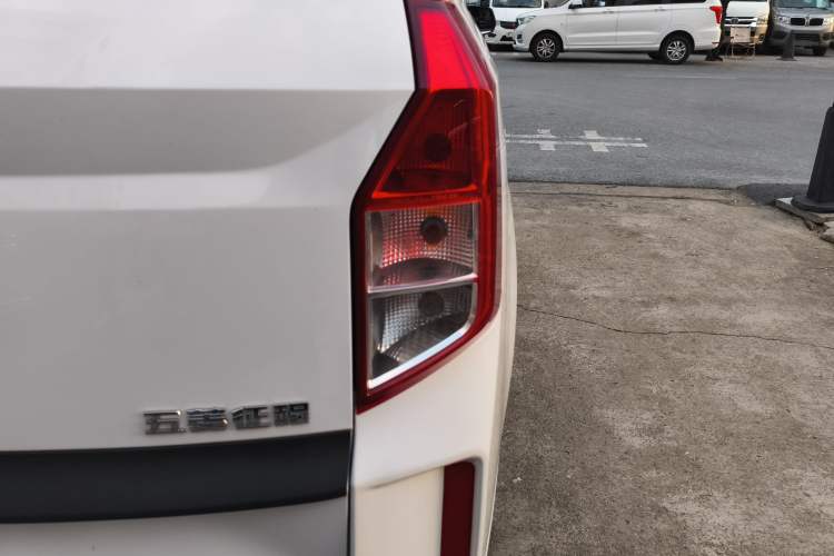 Used Wuling Zhengcheng 2022 2.0L Manual Entrepreneurial Version Right Rear Taillight