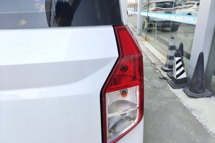Used Wuling Zhengcheng 2022 2.0L Manual Entrepreneurial Version Right Rear Taillight