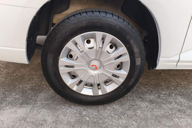 Used Wuling Zhengcheng 2022 2.0L Manual Entrepreneurial Version Right Rear Wheel Hub
