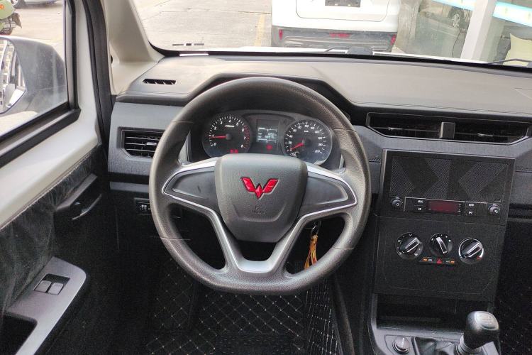 Used Wuling Zhengcheng 2022 2.0L Manual Entrepreneurial Version Steering Wheel